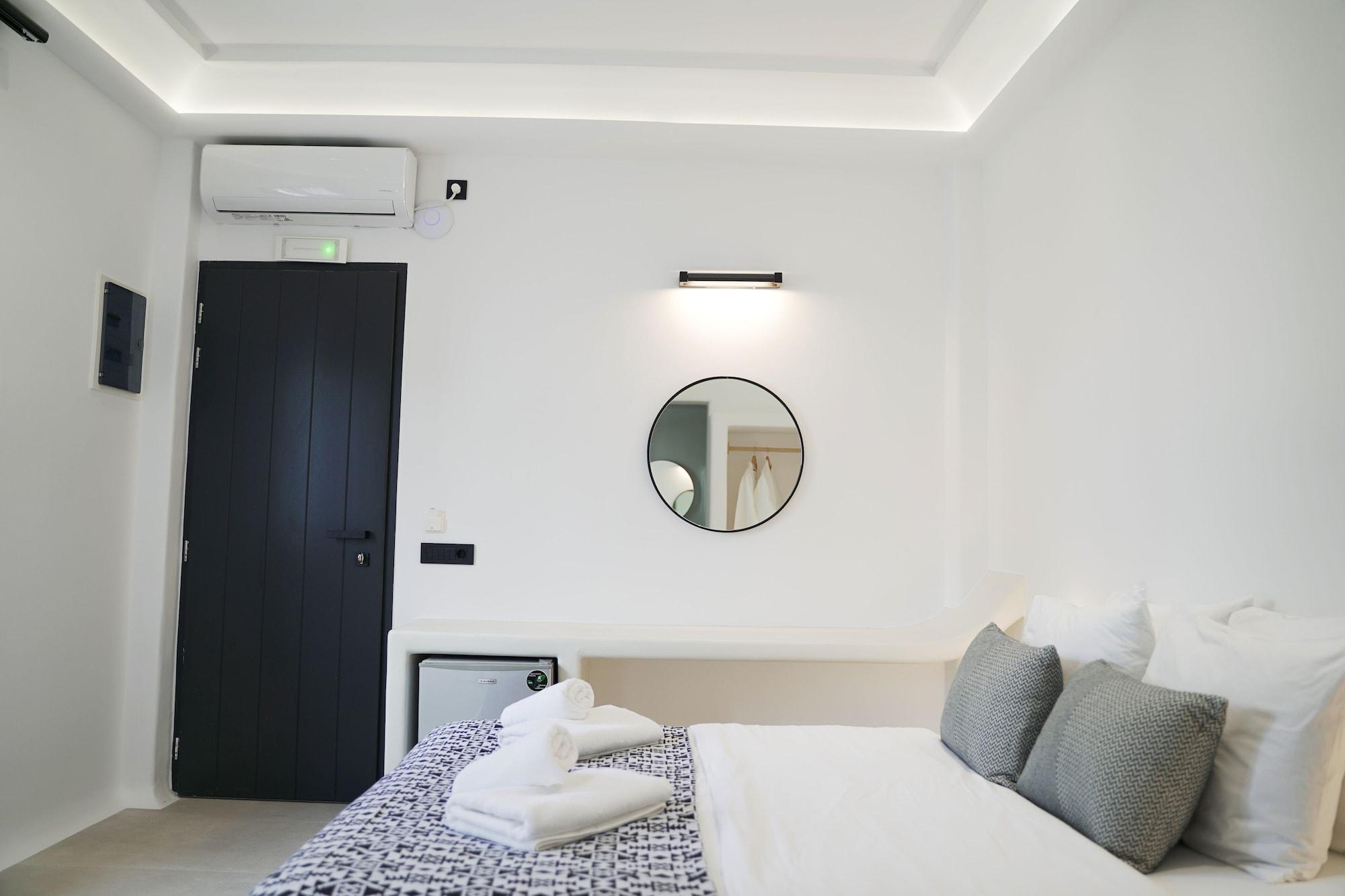 คิง สวีท Hotel คามารี ภายนอก รูปภาพ